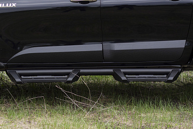 Молдинги на двери Toyota Hilux Revo (шагрень)